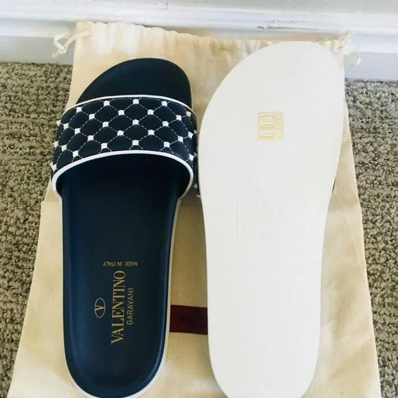 New Authentic Valentino Free Leather Rockstud Quilted Slide - Picture 6 of 6